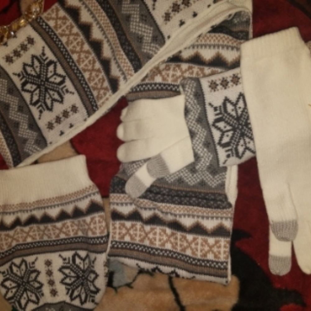 Hat, Gloves and Scarf set